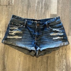 Hollister Millennial style low rise short shorts size 9 medium wash never worn
